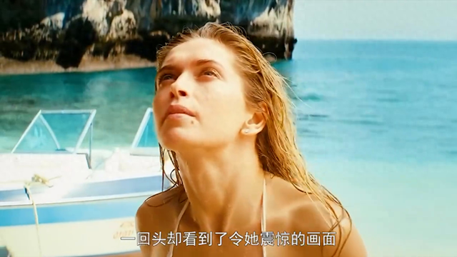 性感美女正在河边洗澡,丈夫却爬上椰树只为跟新欢打一个电话