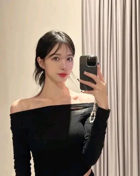 韩国啦啦队网红美女LeeHoZeong身材确实很出色