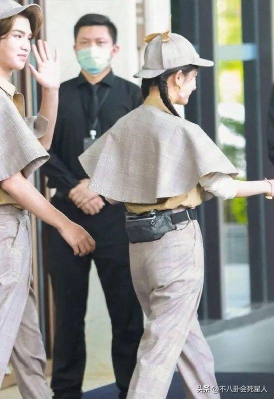赵丽颖的副乳,杨幂的扁屁股,鞠婧祎的腿,女明星的身材也很真实