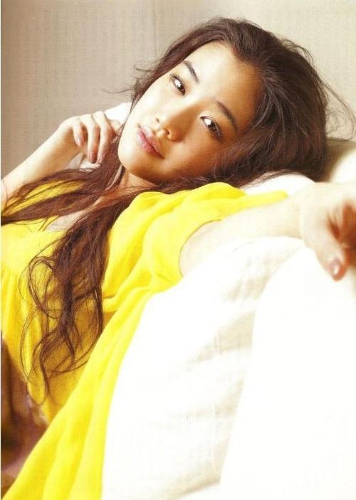 日本女星苍井优身穿黄裙靓丽妩媚!肤白貌美又纯又欲