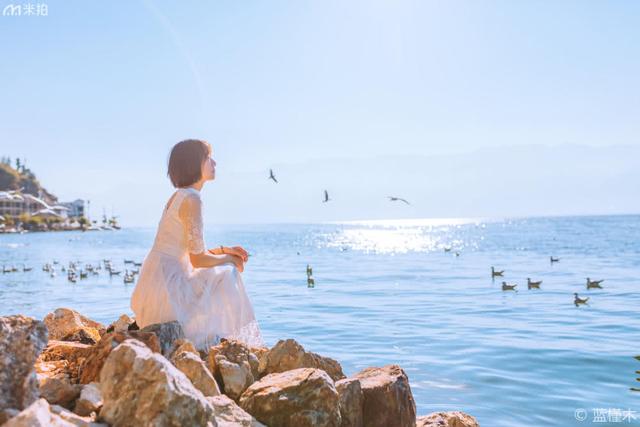洱海边的白裙蕾丝少女,被网友誉为清纯女神
