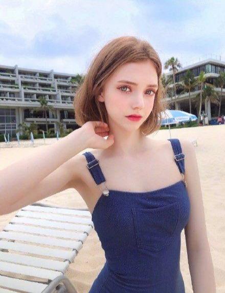 她被称为“人间芭比”,3D胸、天鹅颈集一身,看完后我信了