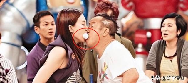 强吻、摸胸、掀裙底,这些男星究竟是真敬业,还是借机揩油?