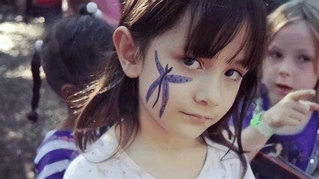 东北最洋气的农村?村里都是外国人,街上全是高鼻梁的白人美女