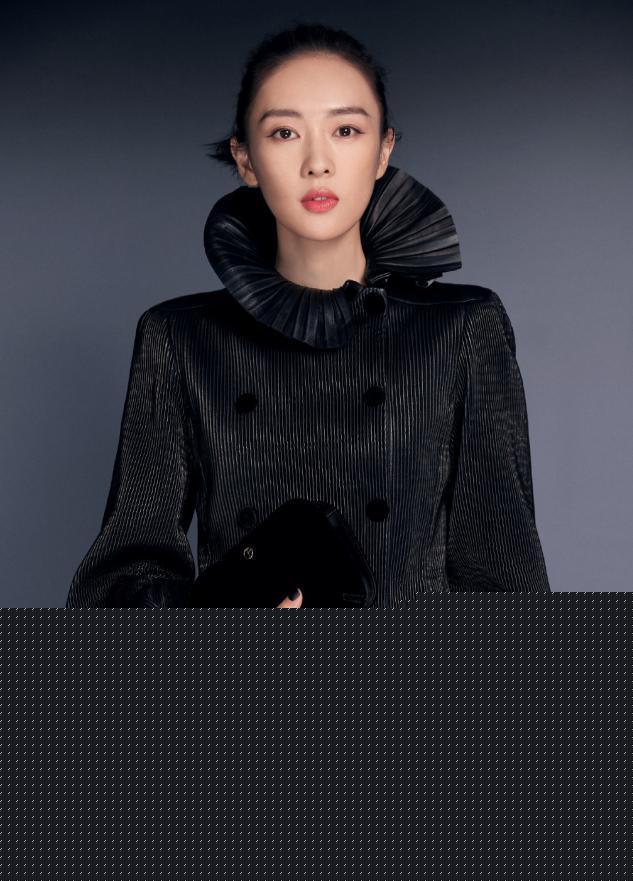 金鹰视后童瑶现身,裤子静电吸腿很尴尬,被指衣服太丑拖累气质?