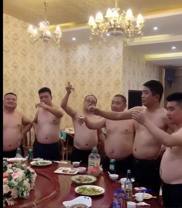帅哥太香了 美女小姐姐晒出自己足浴日常 网友:月薪两千多久能去