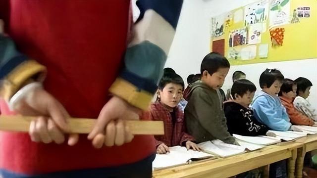 13岁学生因未完成作业,屁股被老师打开了花!警察:不违法