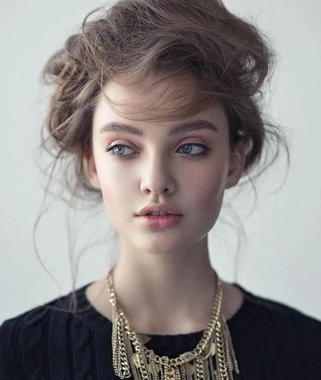 极品自然光美女人像,性感迷人