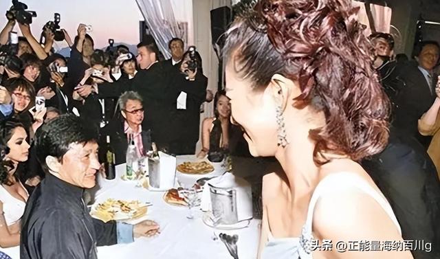 被成龙“泡过”的3位女星,个个人间绝色,是玩玩而已还是真爱?