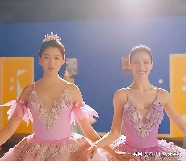 赵丽颖的副乳,杨幂的扁屁股,鞠婧祎的腿,女明星的身材也很真实