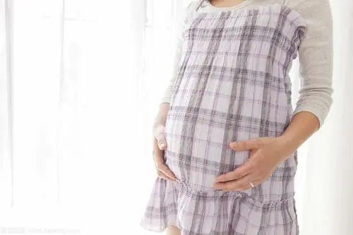 41岁女子在沪医院厕所产子,拍拍屁股就走了!医生追问还不承认……