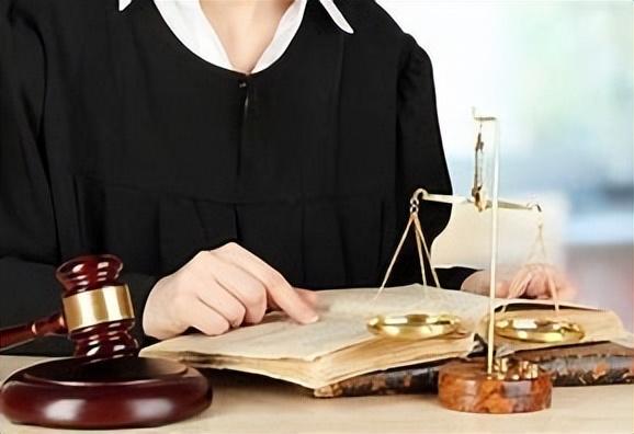 女主播为推销隆胸产品,当场在直播间脱衣服,超40万人在线观看