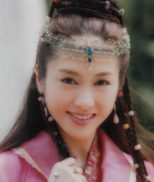 叶璇“变脸”?6位港风女神容颜大改:有的圆脸变尖脸,有的脸僵