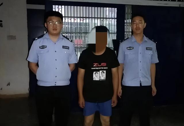 变态!女子逛街被要求脱下丝袜,网友:受害者不止女性!