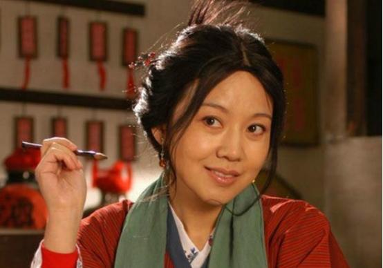 李小冉的胸,闫妮的腿,殷桃的腰,这6位中年女星性感起来迷死人