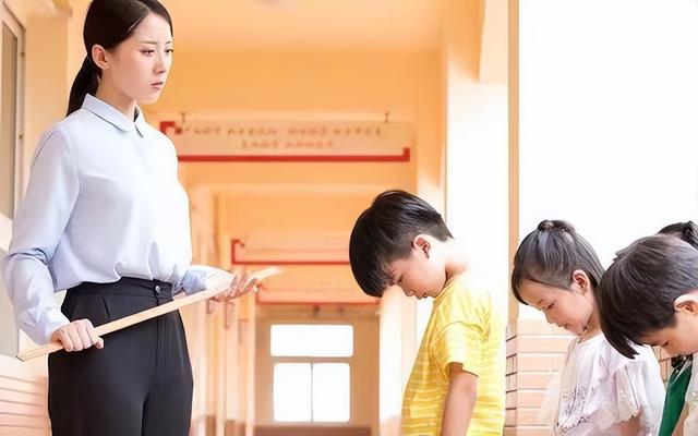13岁学生因未完成作业,屁股被老师打开了花!警察:不违法
