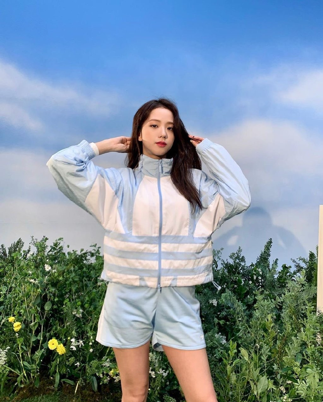 Blackpink金智秀曝三月时尚大片,烟熏妆果冻唇,又欲又霸气