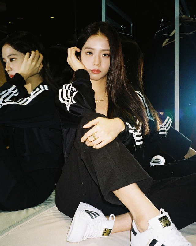 Blackpink金智秀曝三月时尚大片,烟熏妆果冻唇,又欲又霸气