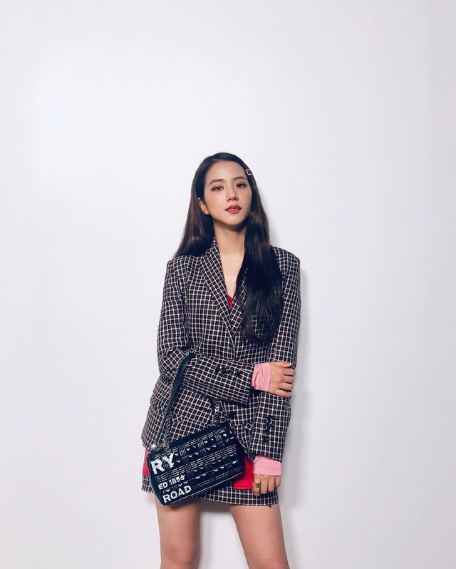 Blackpink金智秀曝三月时尚大片,烟熏妆果冻唇,又欲又霸气