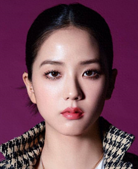Blackpink金智秀曝三月时尚大片,烟熏妆果冻唇,又欲又霸气