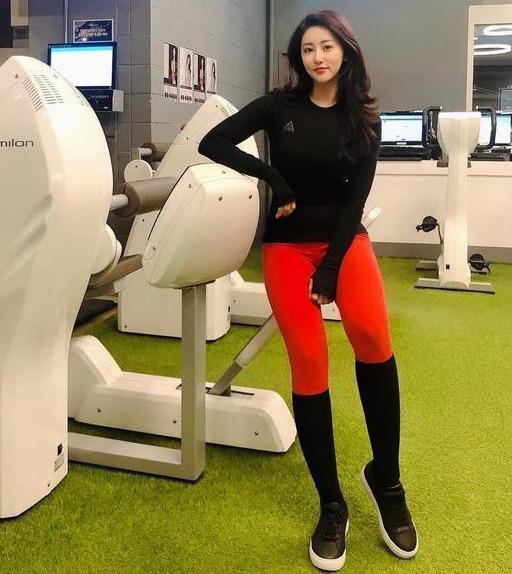 韩国最美健身教练,从胖子练成S型性感身材,对学员也同样负责