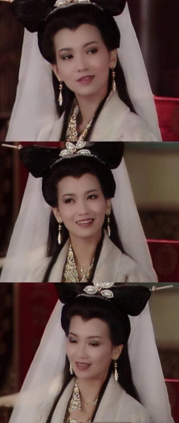 白娘子变成人形,鞠婧祎穿了衣服,黄圣依身披鳞片,只有她最贴近