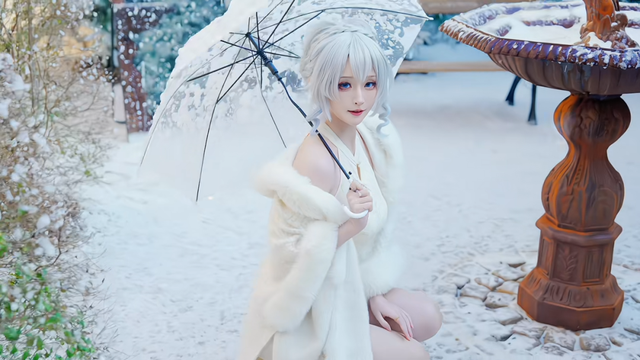 美女coser,雪地里光着大长腿,为了出片不要命啦!没苦硬吃?