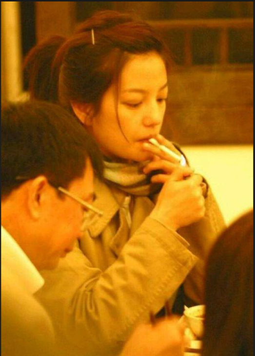 盘点娱乐圈抽烟最上镜的女明星,最后一位你想不到