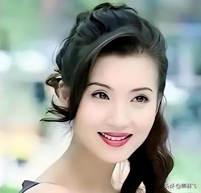 天生“狐狸眼”的4位女星,个个妩媚灵动,都是绝色美女