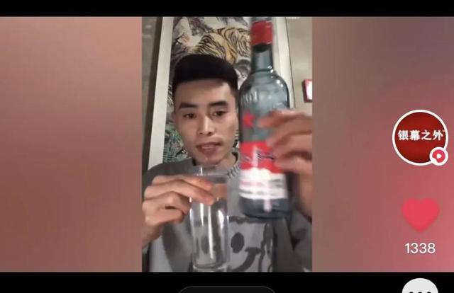 网红在直播中喝空10个酒瓶后,猝然离世