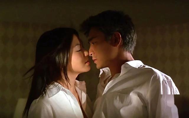 42 岁美少女,曾拍“三级片”,性感不输柳岩