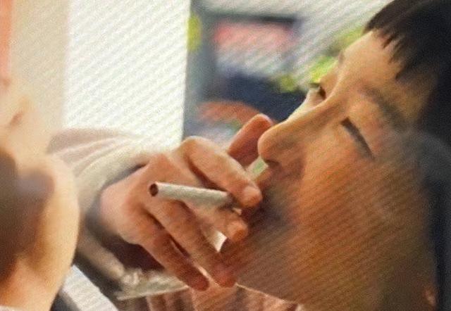 盘点娱乐圈抽烟最上镜的女明星,最后一位你想不到