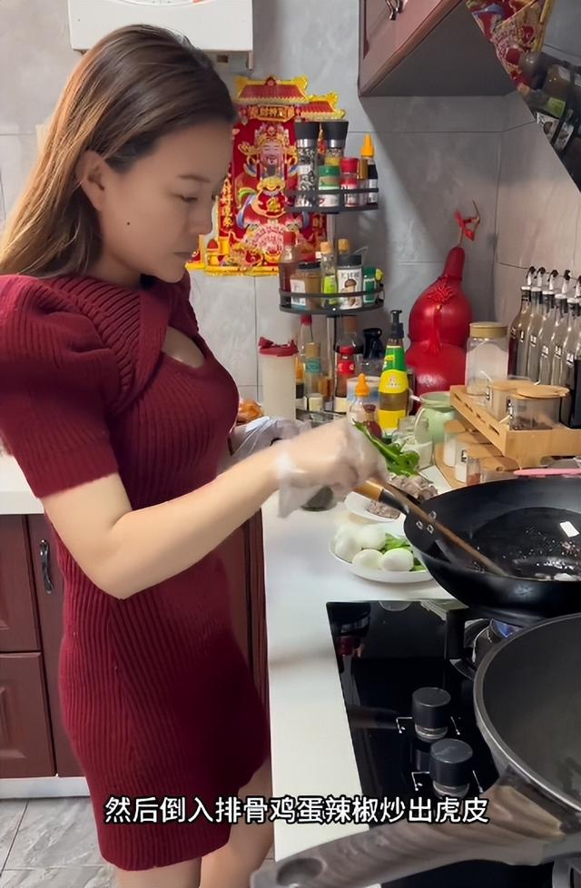 女子花36块一锅做了10个热菜,土豆整块炖,奶奶看完皱眉直拍大腿