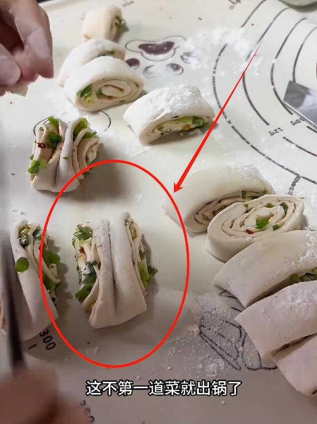 女子花36块一锅做了10个热菜,土豆整块炖,奶奶看完皱眉直拍大腿