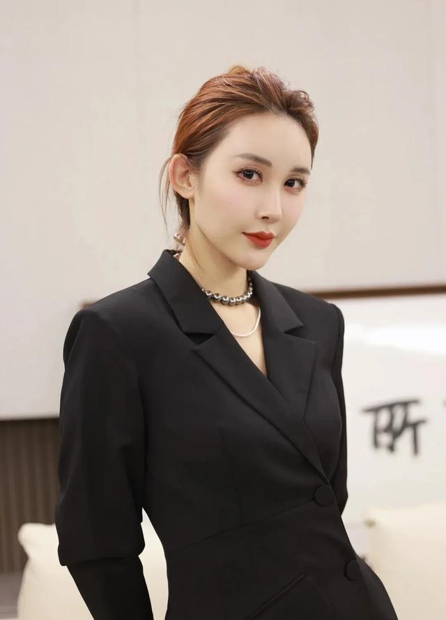 抖音说车女神各个貌美如花身材火辣,性感有魅力看看有你喜欢的吗