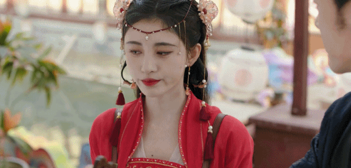 “古灵精怪”别硬演,比起装嫩、挤眉弄眼,这8位女明星高明的多