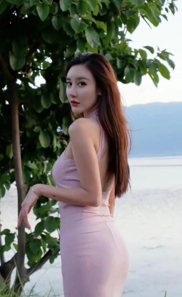 抖音说车女神各个貌美如花身材火辣,性感有魅力看看有你喜欢的吗