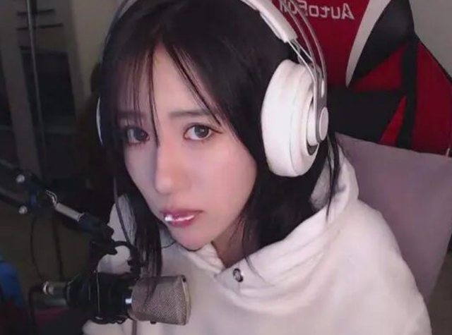 呆妹儿户外直播,集合三大美女,热舞太性感,水友直呼顶不住了!