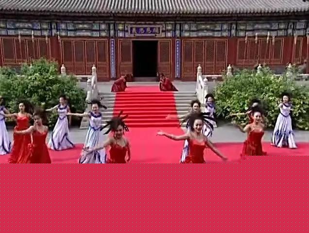 “古灵精怪”别硬演,比起装嫩、挤眉弄眼,这8位女明星高明的多