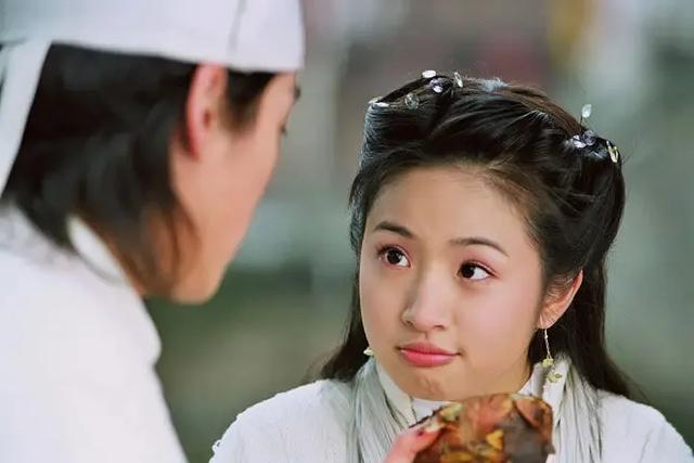 “古灵精怪”别硬演,比起装嫩、挤眉弄眼,这8位女明星高明的多