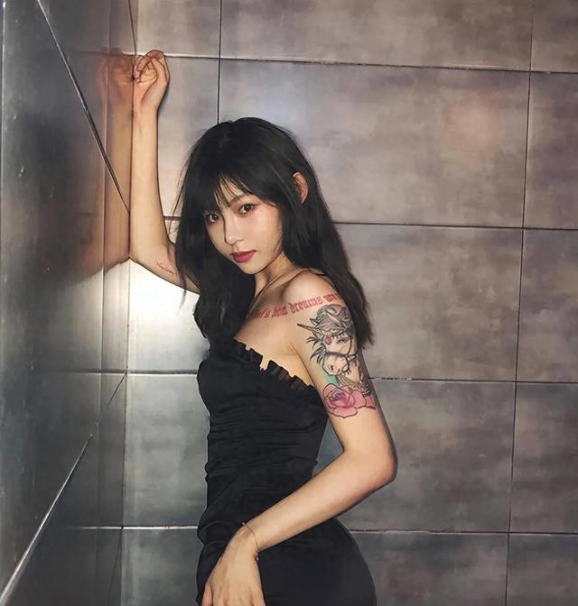 抖音说车女神各个貌美如花身材火辣,性感有魅力看看有你喜欢的吗