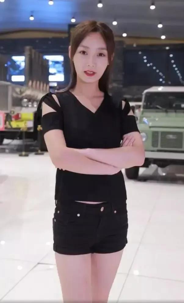 抖音说车女神各个貌美如花身材火辣,性感有魅力看看有你喜欢的吗
