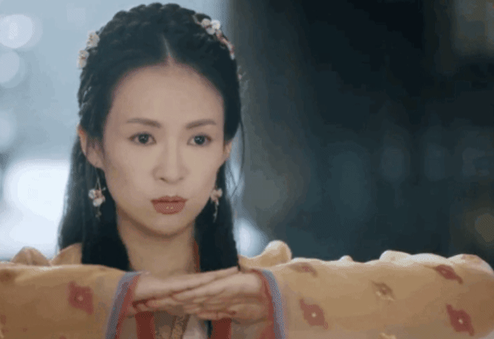 “古灵精怪”别硬演,比起装嫩、挤眉弄眼,这8位女明星高明的多