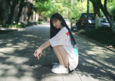 呆妹儿户外直播,集合三大美女,热舞太性感,水友直呼顶不住了!