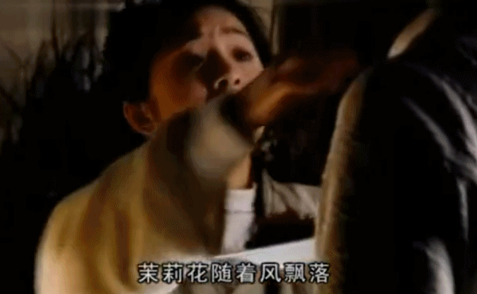 “古灵精怪”别硬演,比起装嫩、挤眉弄眼,这8位女明星高明的多