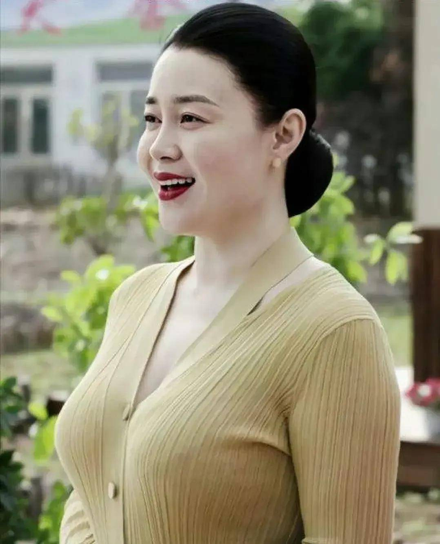 只因“胸中有沟壑”,被揣测的关婷娜,娱乐圈里最悲哀的“真相”