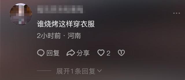 美女直播烧烤被顾客摸屁股,日常视频曝光,网友:这谁顶得住