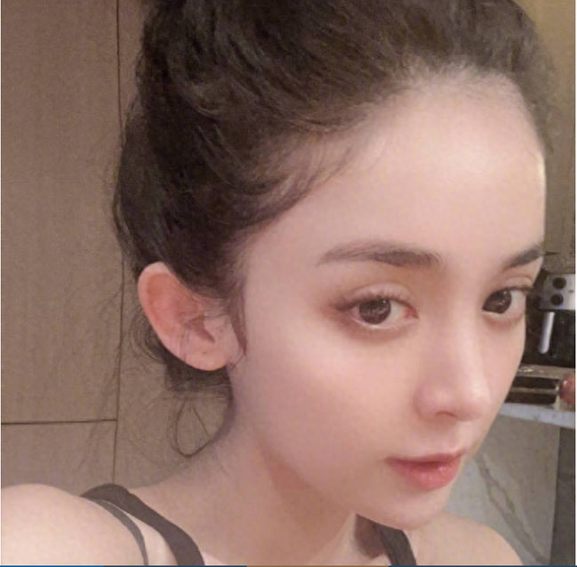 “风流玉女”古力娜扎秘史:美空出身又当又立,外纯内骚私交混乱