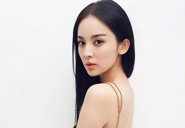 “风流玉女”古力娜扎秘史:美空出身又当又立,外纯内骚私交混乱
