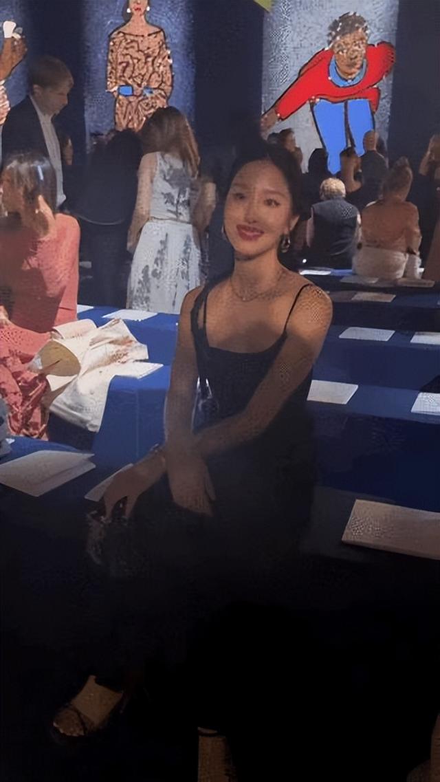 巴黎之夜:3位女星“敢露”造型,看完你还敢说“不穿”吗?